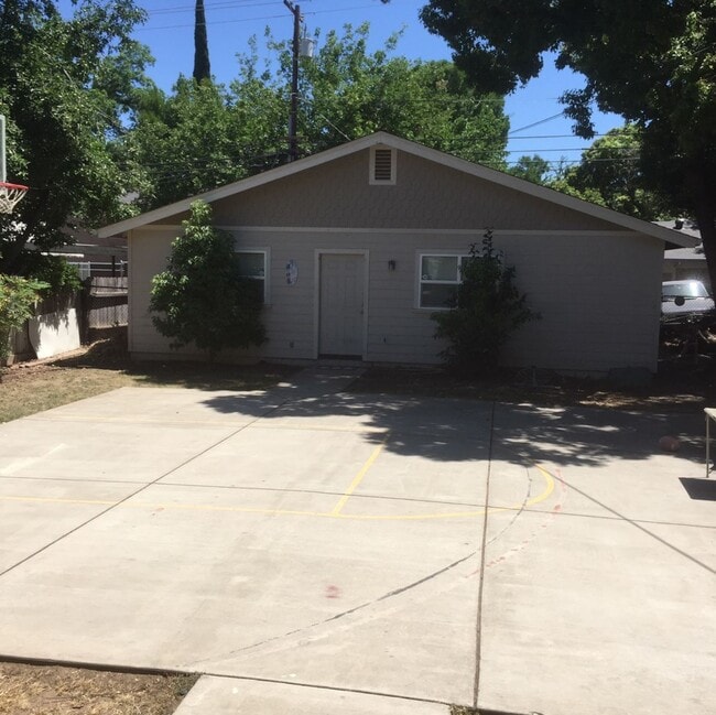 Backyard Leading to 3-Car Garage - 525 W 1st Ave