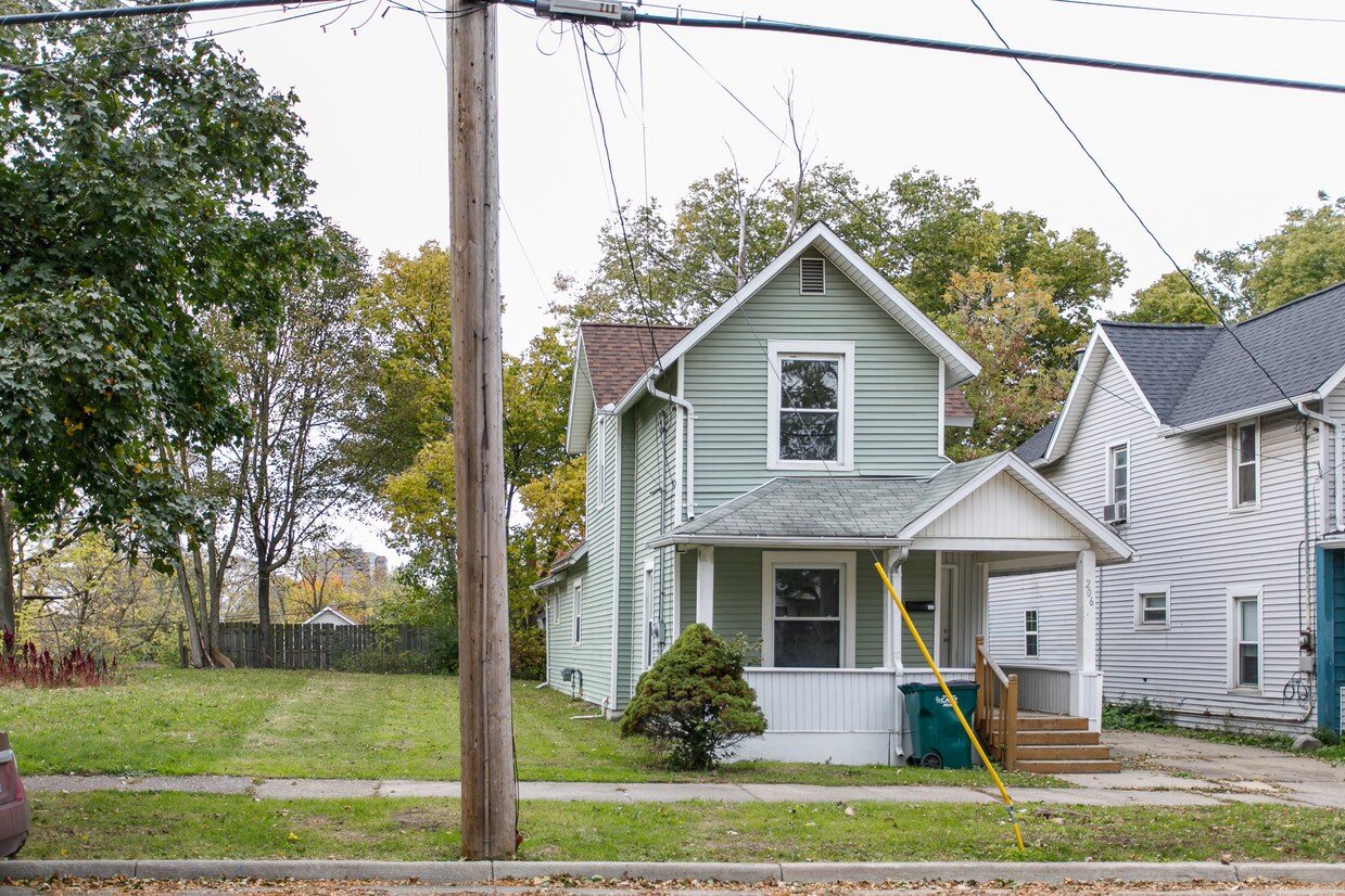 206 S Hosmer St, Lansing, MI 48912 House Rental in Lansing, MI