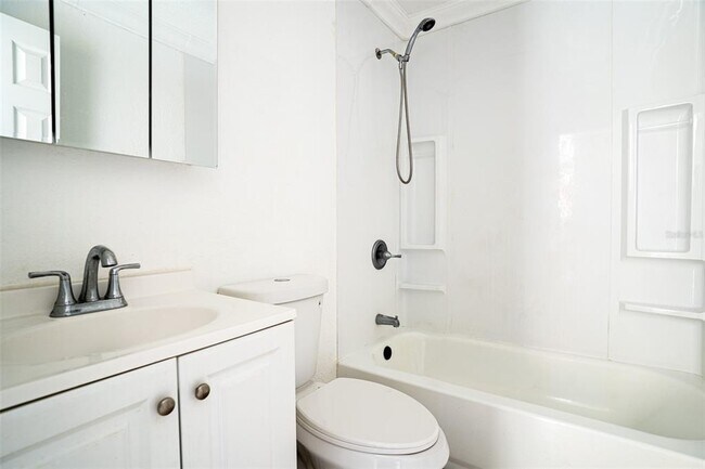 Foto del edificio - 140 Ave W NW