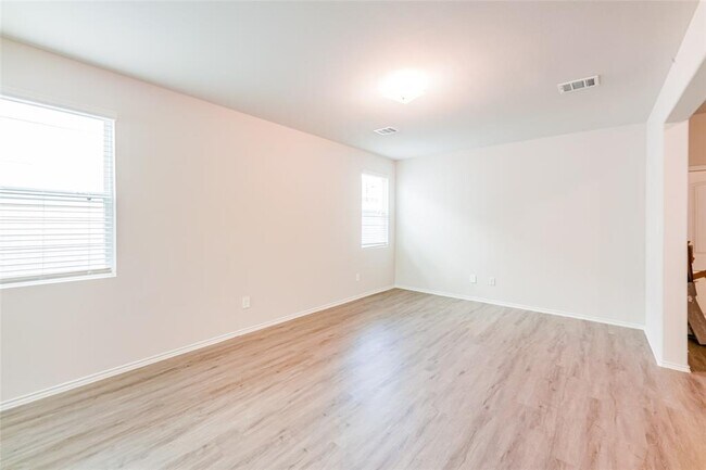 Foto del edificio - 21526 Kimro Ln