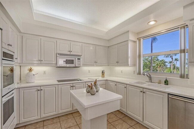 Foto del edificio - 3010 Grand Bay Blvd