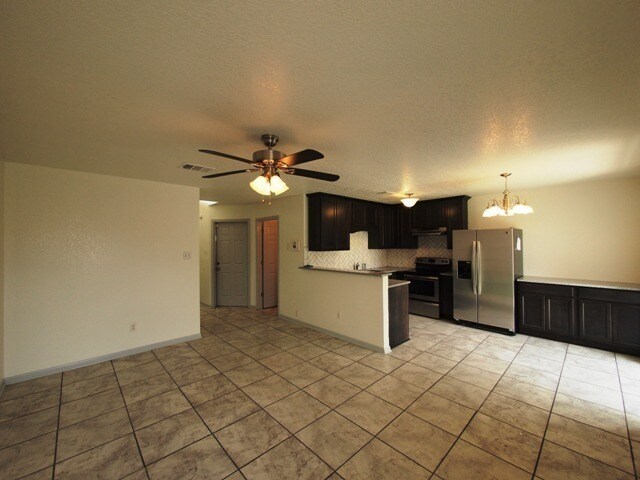 Building Photo - Viewable Now!