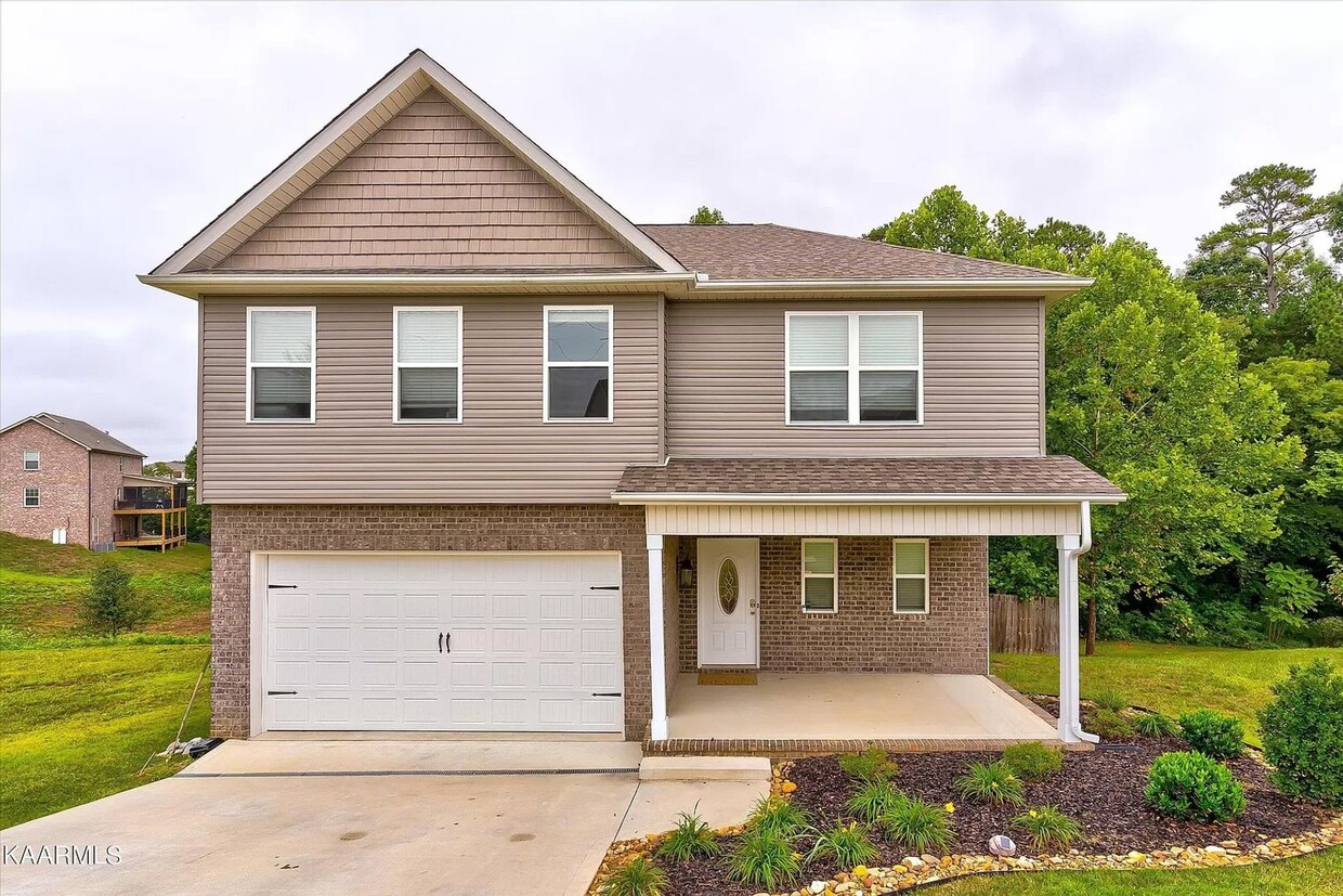 Primary Photo - Maryville 37801 - Four year old, 3 bedroom...