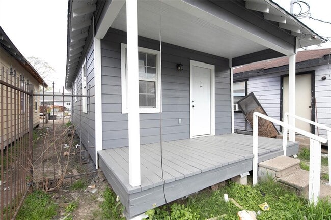 Building Photo - 3114 Stonewall St