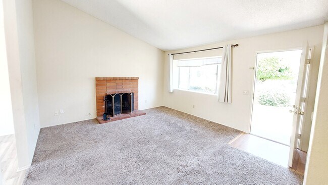 Building Photo - 3185 Bernie Dr