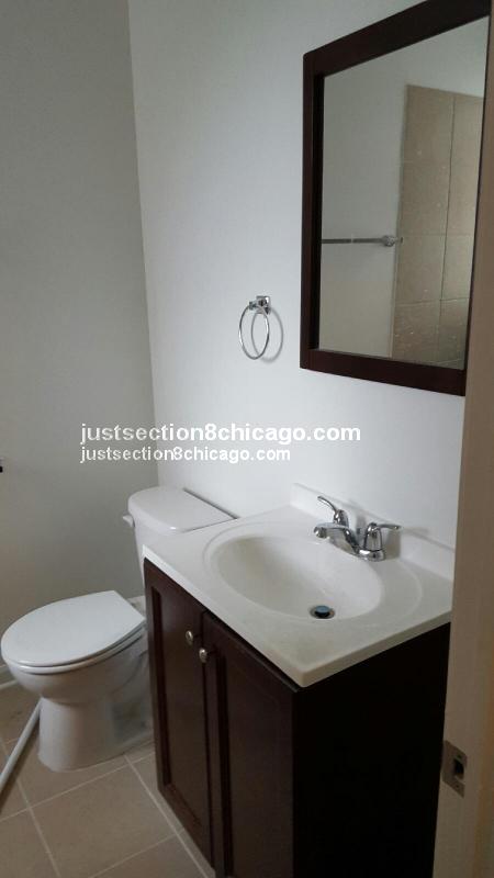 Building Photo - 2725 E 75th Pl