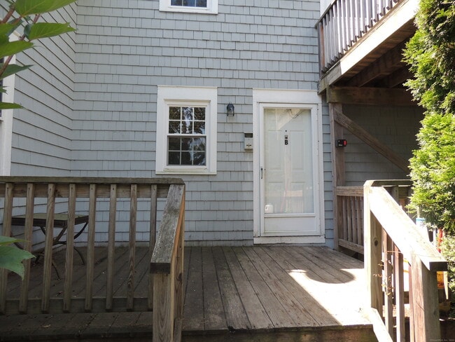 Building Photo - 90 Leetes Island Rd