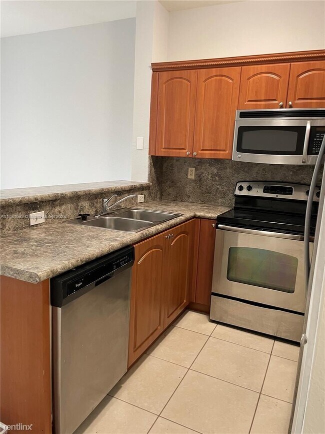 Foto del edificio - 2 br, 2.5 bath House - 17650 NW 73rd Ave #...