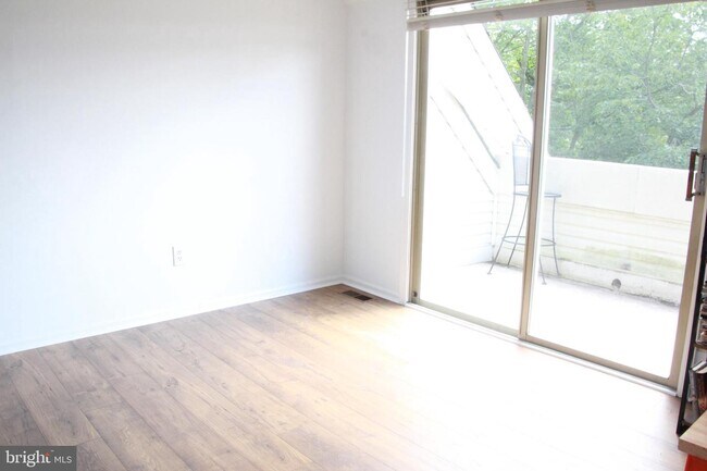 Building Photo - 257 Tavistock