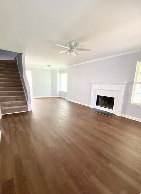 Building Photo - 733 Vanguard Pl