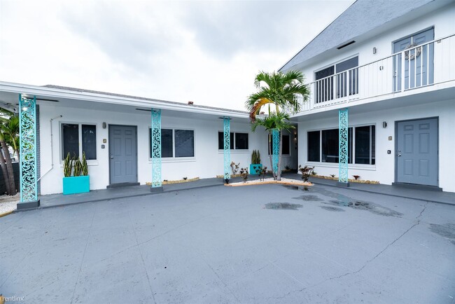 Building Photo - Studio, 1 bath  - 4400 NE 20th Ave # 1-5
