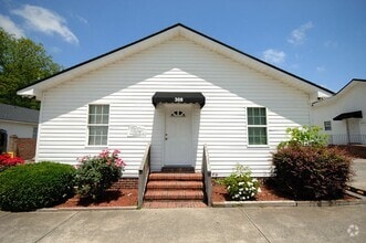 Building Photo - 308 W Pine St