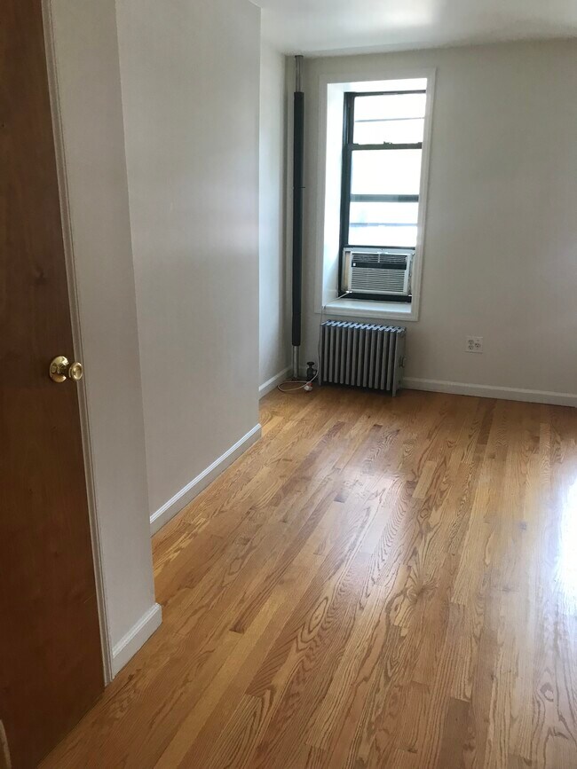 Foto del edificio - 418 E 14th St