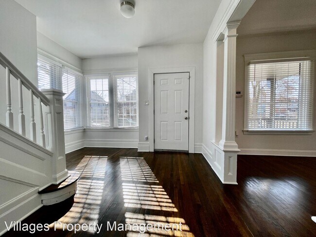 Building Photo - 3 br, 1.5 bath House - 2426 Townsend