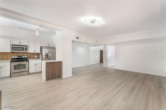 Building Photo - 3008 Lawndale St