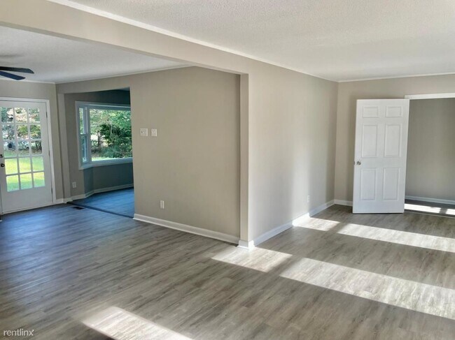 Foto del edificio - 3 br, 2 bath House - 518 Platinum St