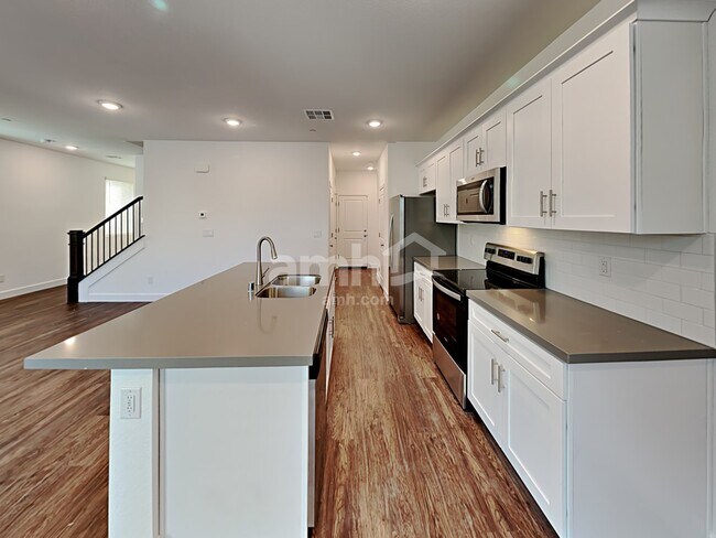 Building Photo - 10072 Roseum Ct