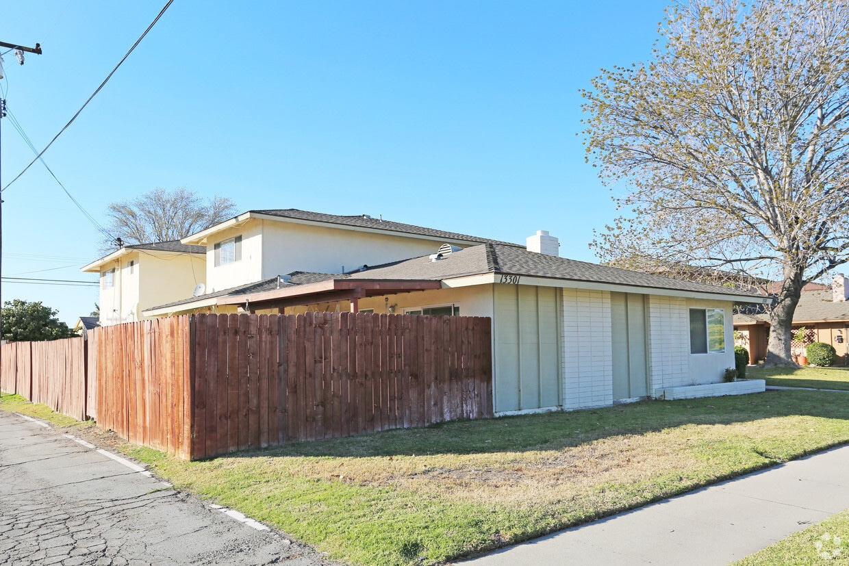 Building Photo - 13301 Verde St