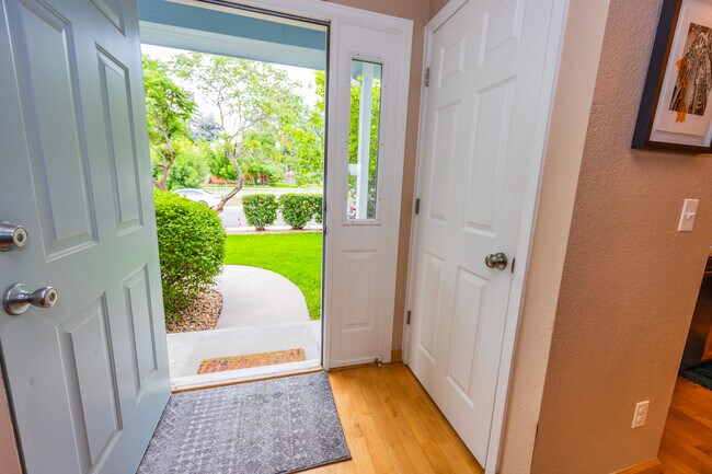 Vista desde la puerta principal - 6270 Everett Ct