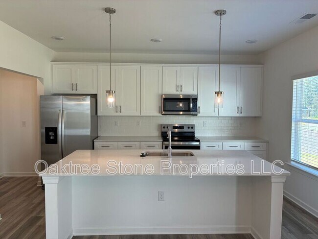 Foto del edificio - 3378 Skyland Dr