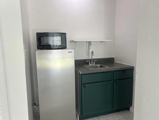 Foto del edificio - 886 NE 35th St