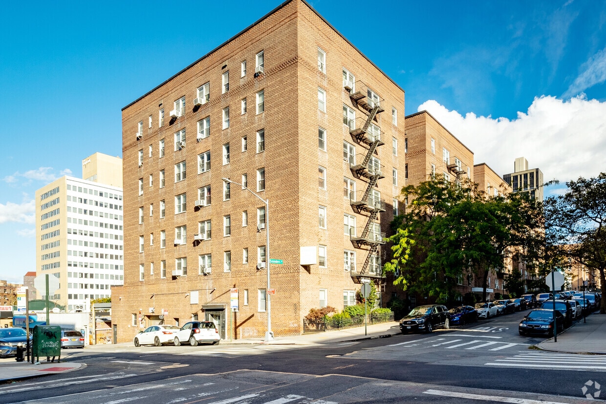 64-41 Saunders Street - 6441 Saunders St
