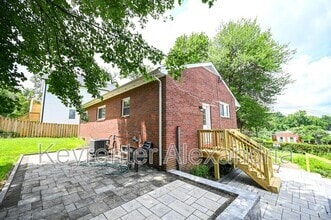 Building Photo - 2826 James Dr