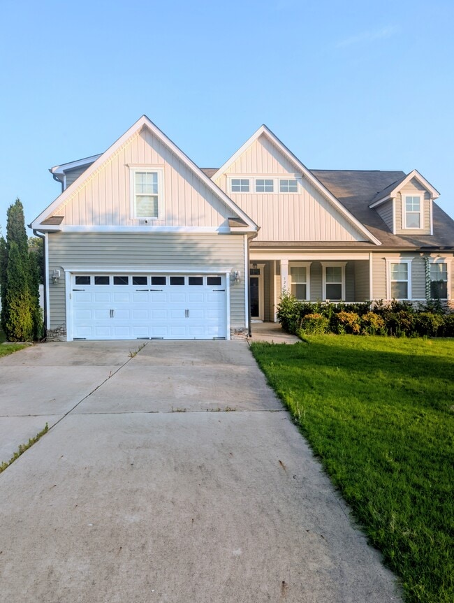 Building Photo - 3209 Grapevine Ct W