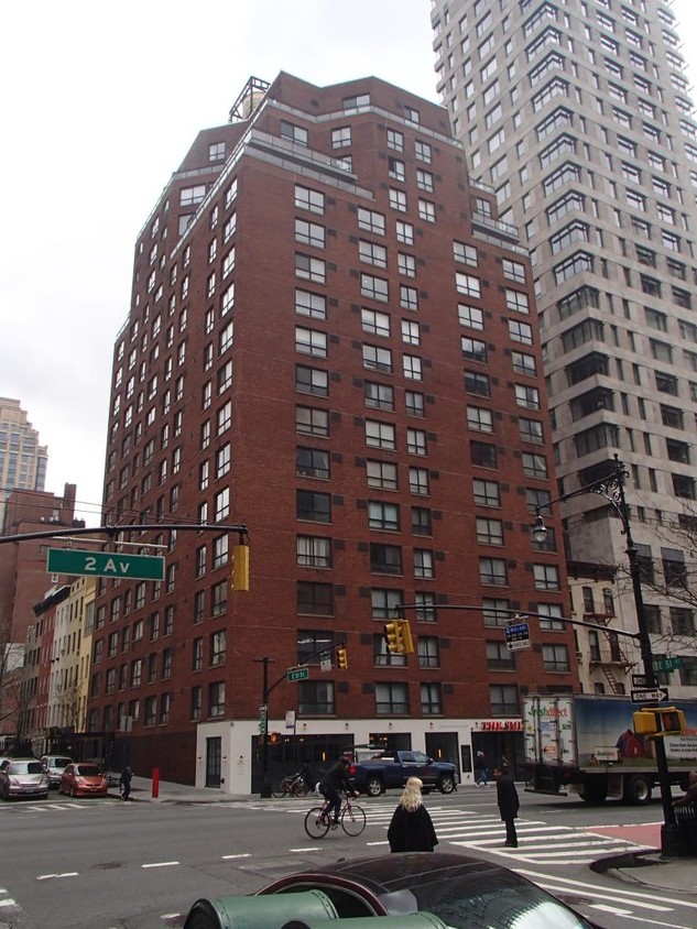 Primary Photo - 300 East 51st Street