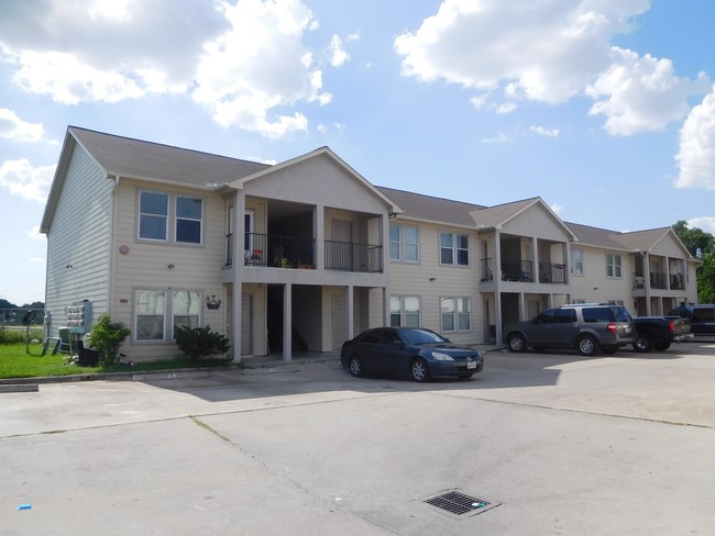 12 units apartment behind_100% leased - 4903 Airline Dr