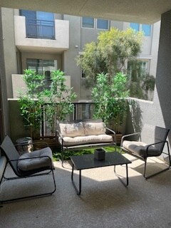 Balcón del primer piso - 11238 Essence Point Ave