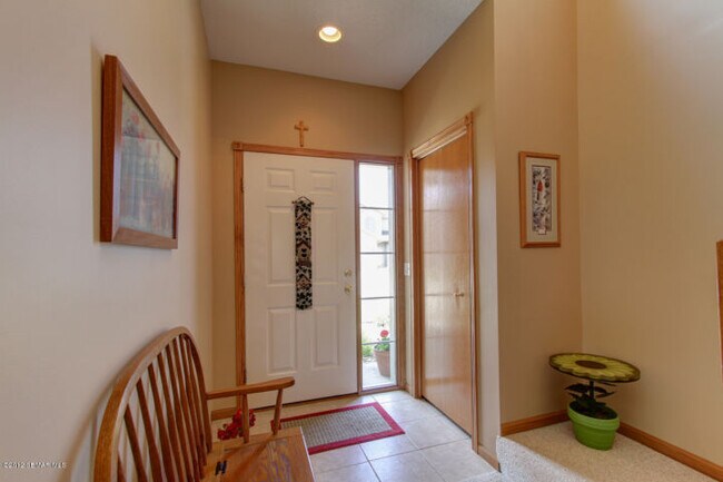 Entry - 2748 Viola Heights Dr NE