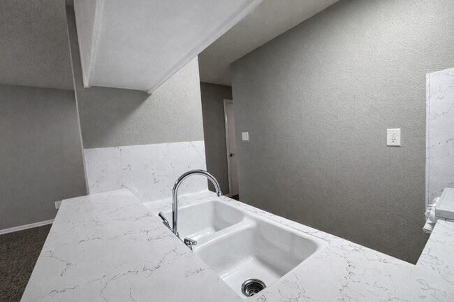 Building Photo - 414 Marshall St