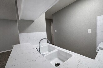 Building Photo - 414 Marshall St