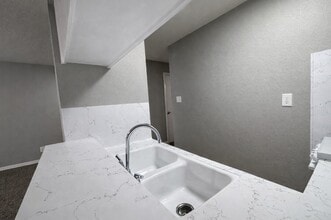 Building Photo - 414 Marshall St