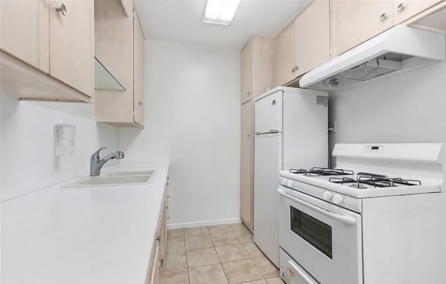 Building Photo - 1015 E Ocean Blvd