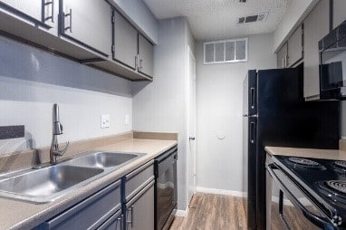 Building Photo - 11511 Metric Blvd