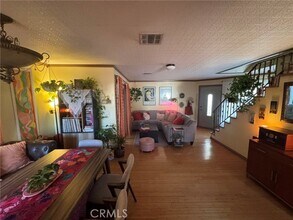 Building Photo - 428 N Hollywood Way