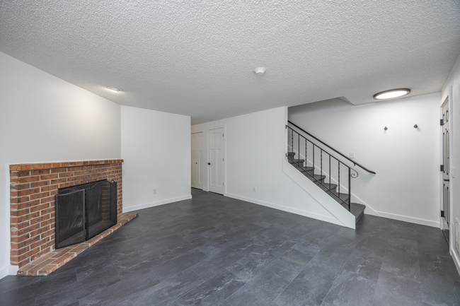 Foto del edificio - Crestview Townhomes