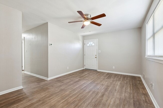 Foto del edificio - 9466 Phillip Ave