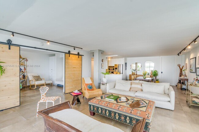 Foto del edificio - 770 NE 69th St