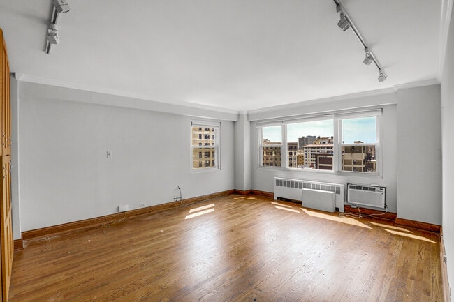 Foto del edificio - 2909 N Sheridan Rd