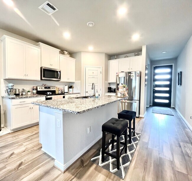 Building Photo - 4 Bedroom/2.5 Bath  Legendary Trails Subdi...