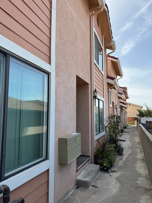 Foto del edificio - 918 W San Marino Ave