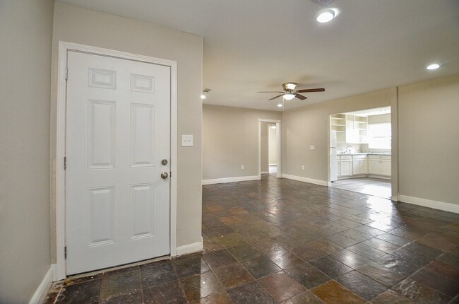 Building Photo - 6741 Limestone St