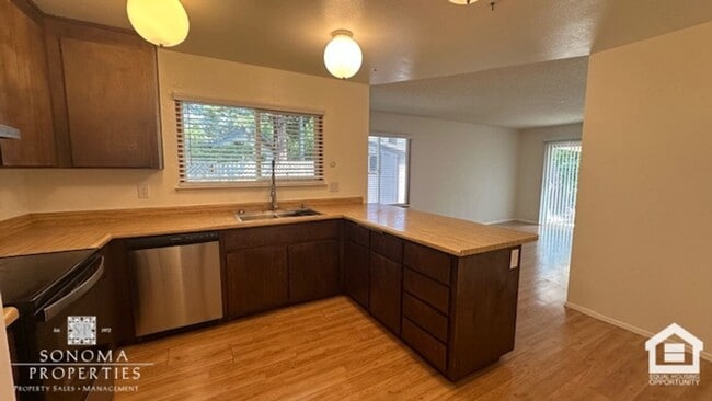 Foto del edificio - 2-bedroom, 2-bathroom Duplex in Sonoma!