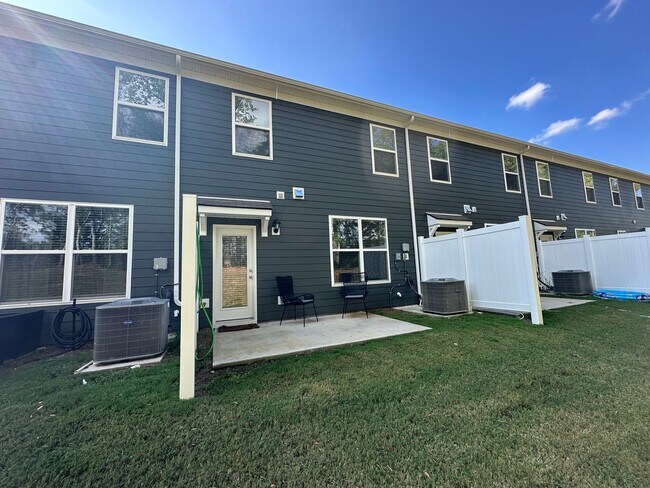 Foto del edificio - FOR LEASE- NEW TOWNHOME IN LEBANON!