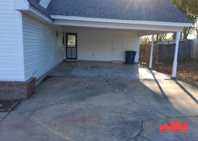 Foto del edificio - 7309 Kingcrest Rd