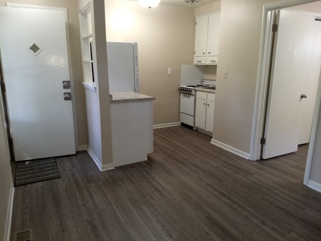 Building Photo - 284 North Ave