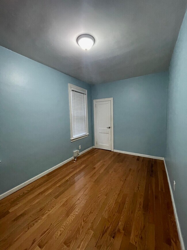 390 Fulton Ave, Jersey City, NJ 07305 Condo for Rent in Jersey City